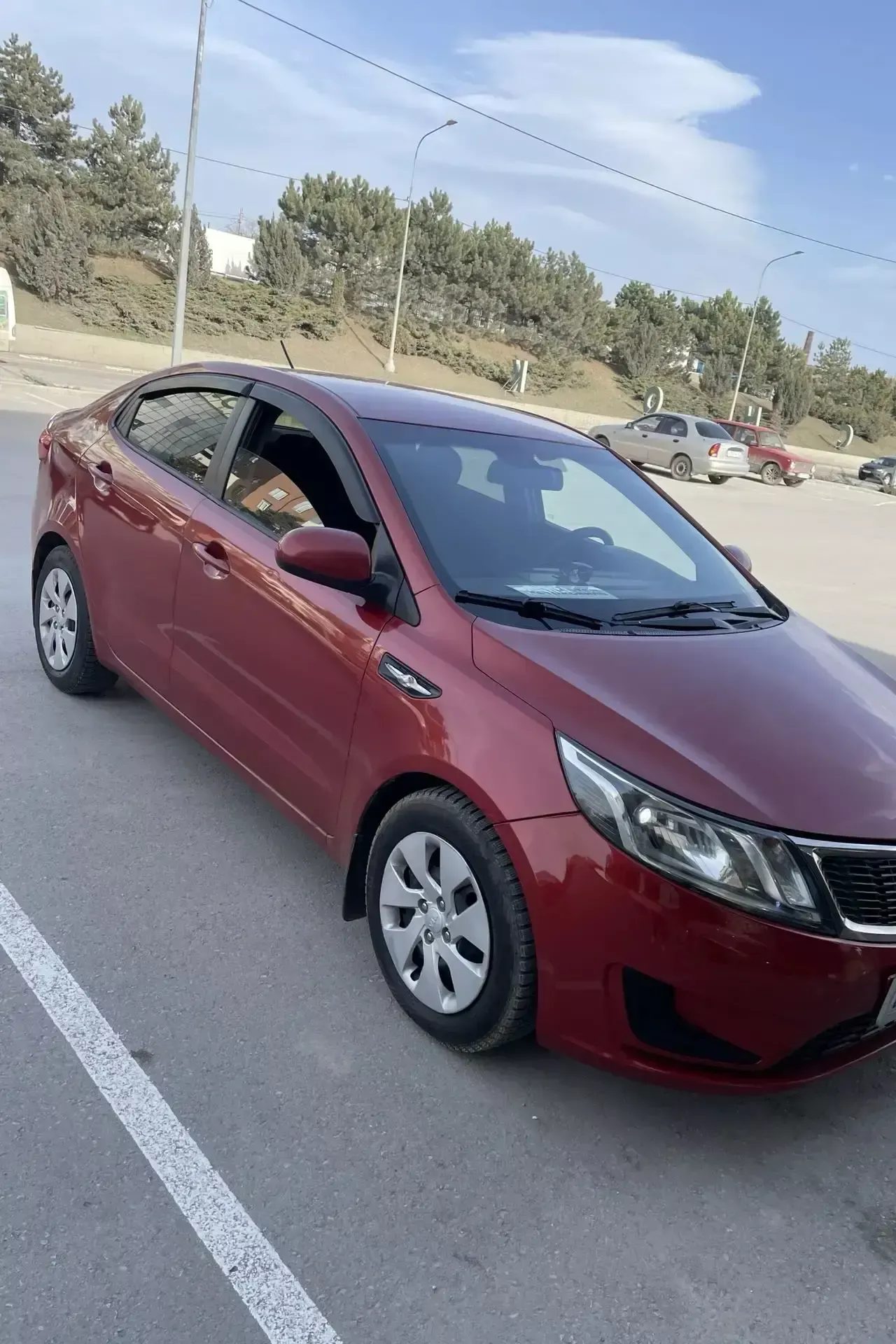 продам Kia Rio 2012 года, в хорошем состоянии, полностью обслужена , 1.4 литра, коробка автомат, пробег оригинальный 206000 км. в такси не работала, в...